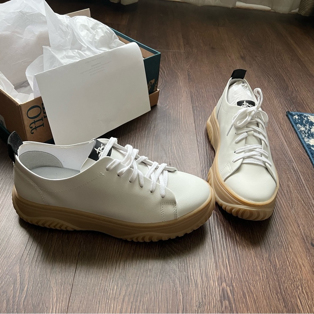 SOLD !!     OTBT Cream and Tan Sneakers